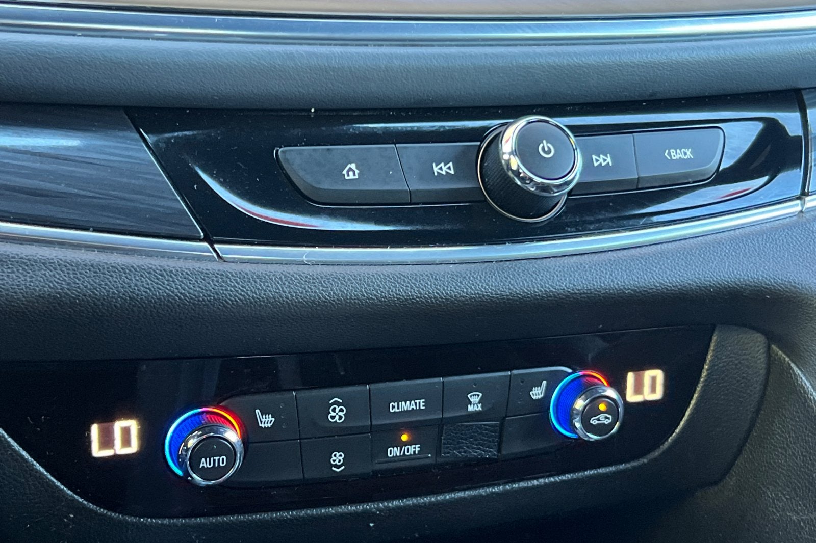 2022 Buick Enclave Essence