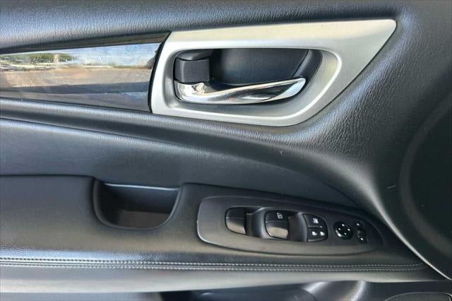 2020 Nissan Pathfinder S