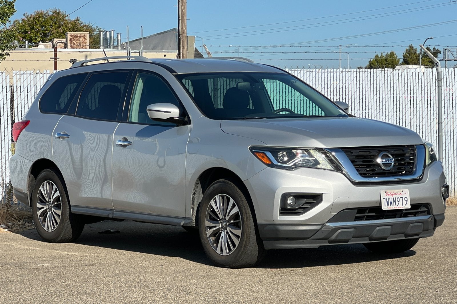 2017 Nissan Pathfinder SV
