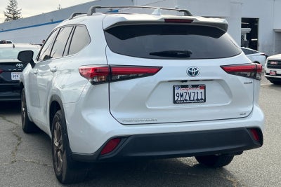 2022 Toyota Highlander Hybrid Bronze Edition