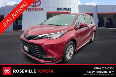 2022 Toyota Sienna LE
