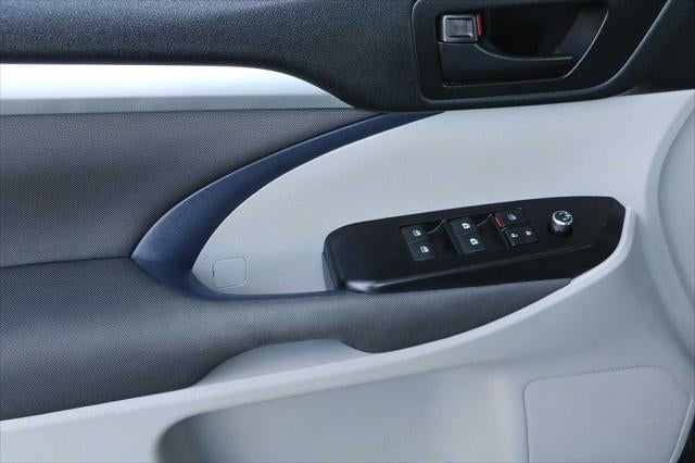 2017 Toyota Highlander LE