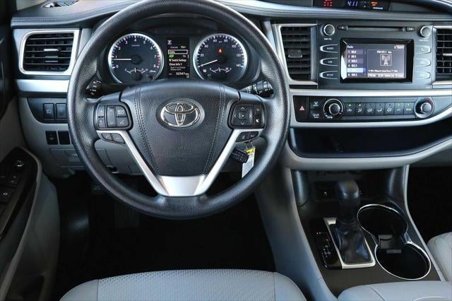 2017 Toyota Highlander LE