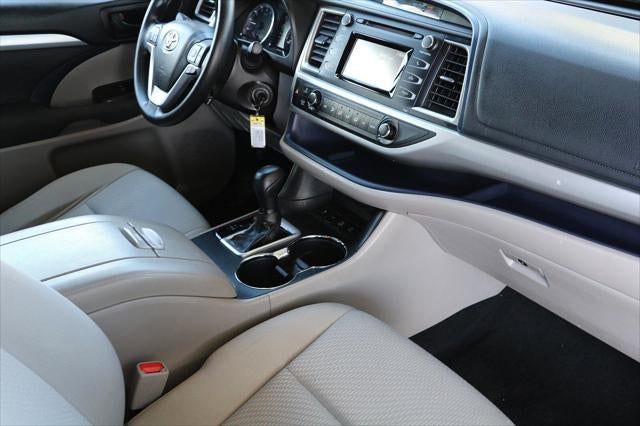 2017 Toyota Highlander LE