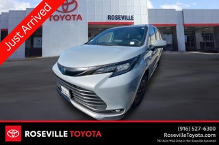 2024 Toyota Sienna Woodland Edition