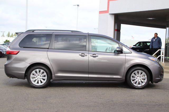 2016 Toyota Sienna Limited V6 AWD 7-Passenger's photo