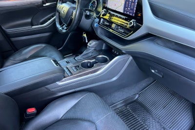 2021 Toyota Highlander Hybrid Platinum