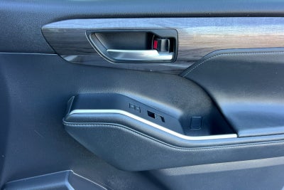 2021 Toyota Highlander Hybrid Platinum