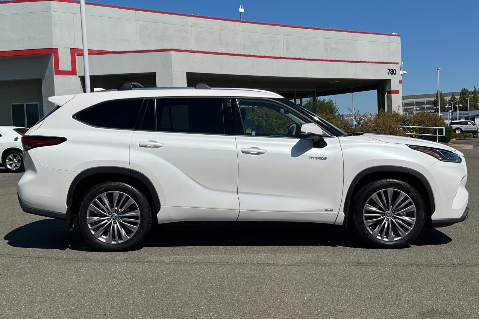 2021 Toyota Highlander Hybrid Platinum