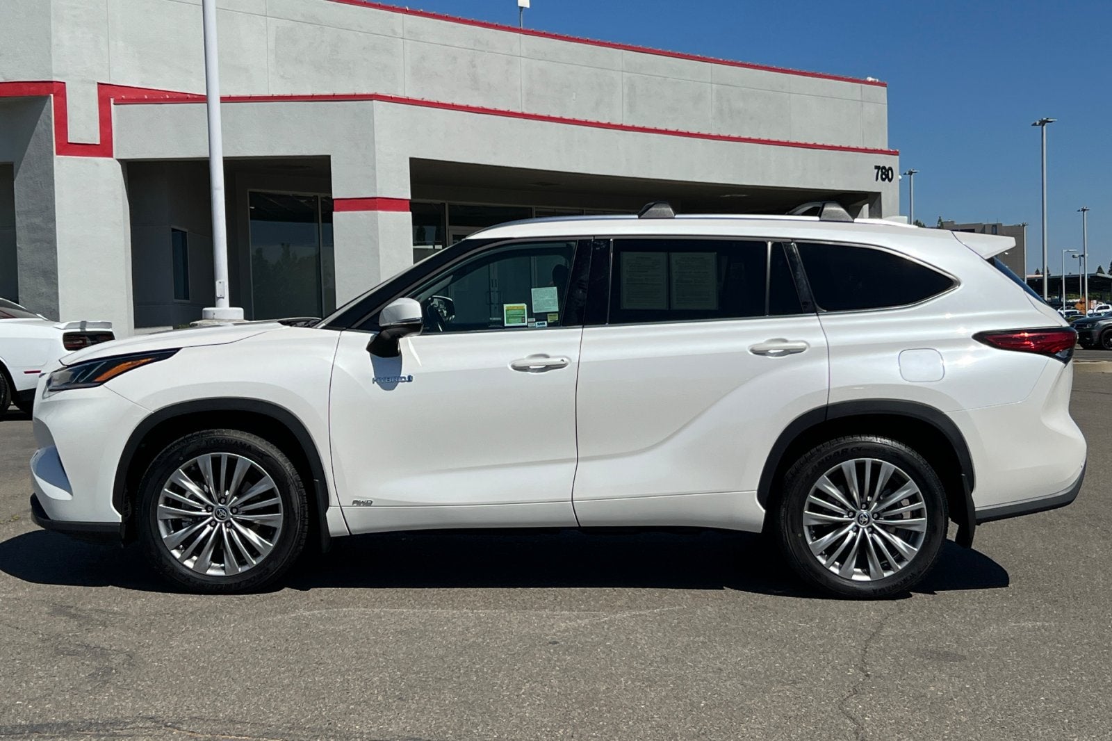2021 Toyota Highlander Hybrid Platinum