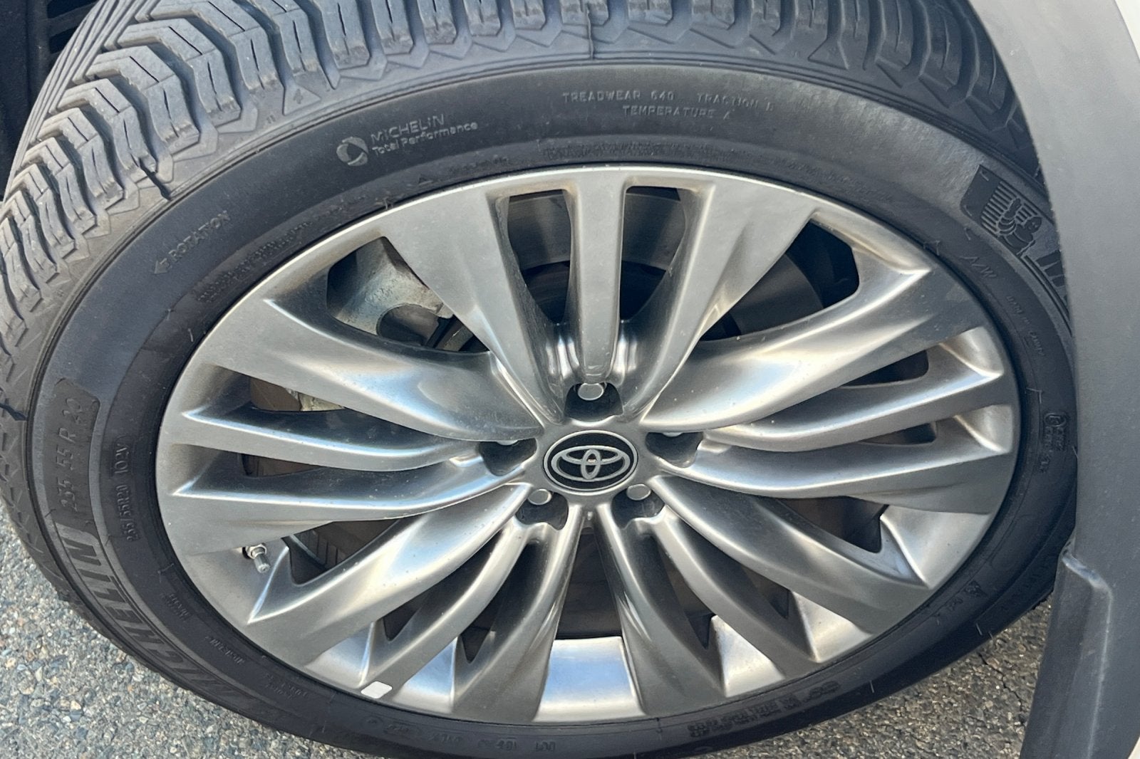 2023 Toyota Highlander Hybrid Platinum