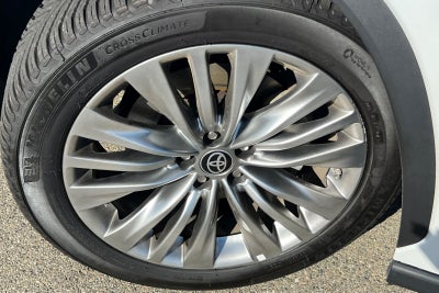 2023 Toyota Highlander Hybrid Platinum