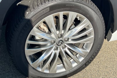 2023 Toyota Highlander Hybrid Platinum