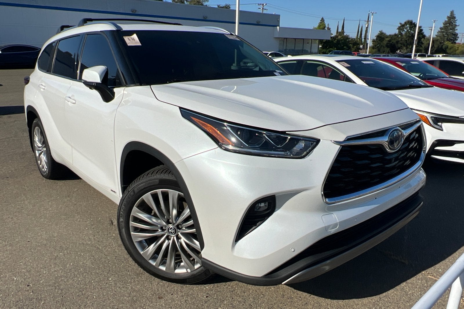 2023 Toyota Highlander Hybrid Platinum