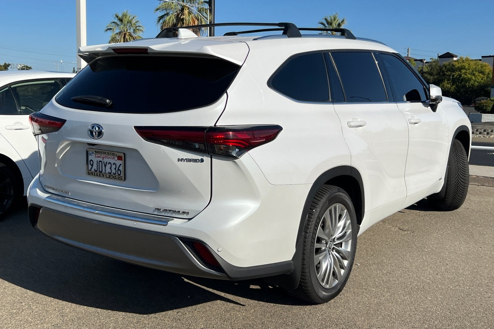 2023 Toyota Highlander Hybrid Platinum