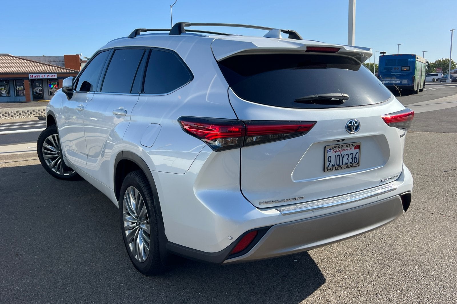 2023 Toyota Highlander Hybrid Platinum