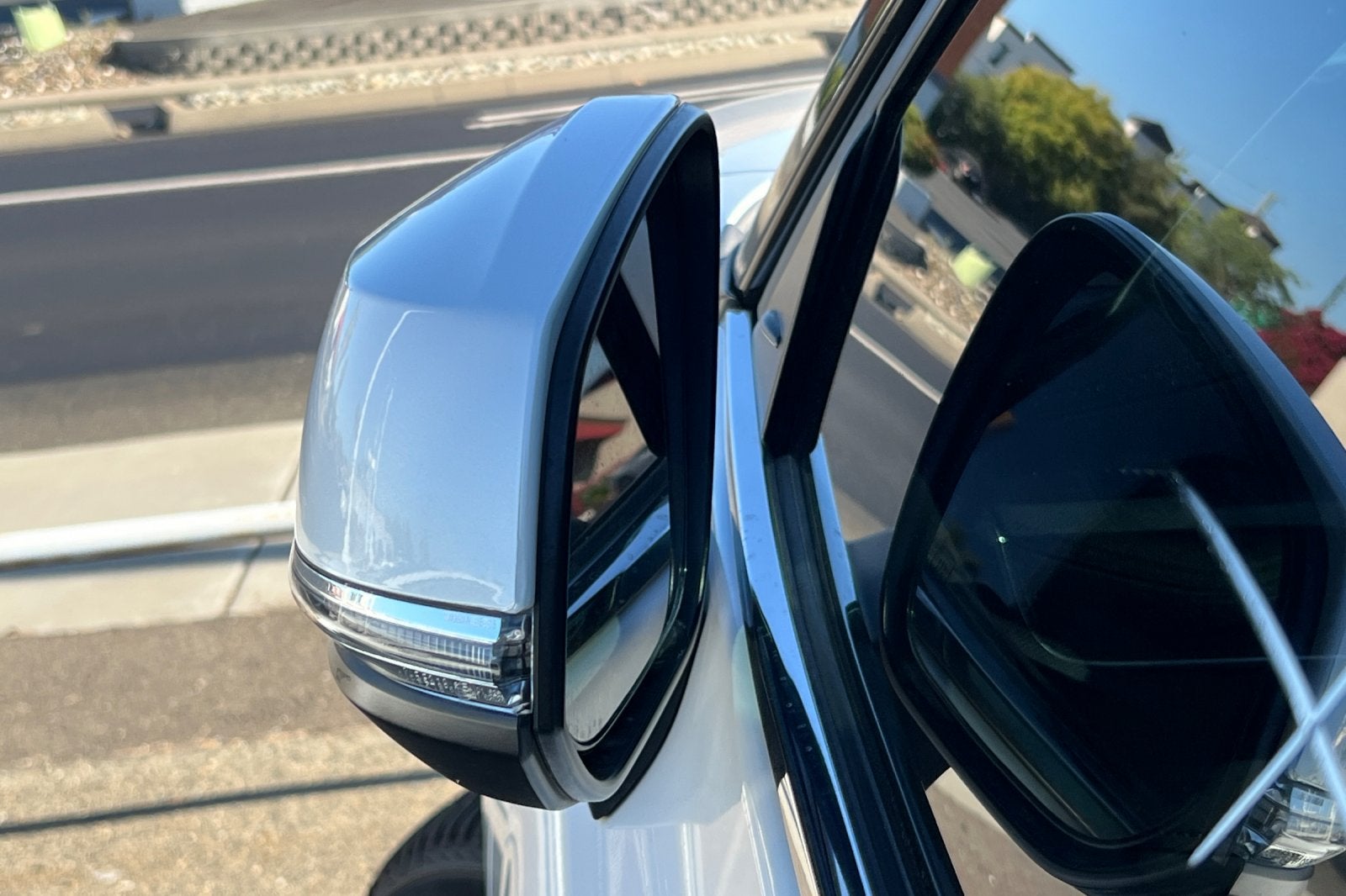 2023 Toyota Highlander Hybrid Platinum