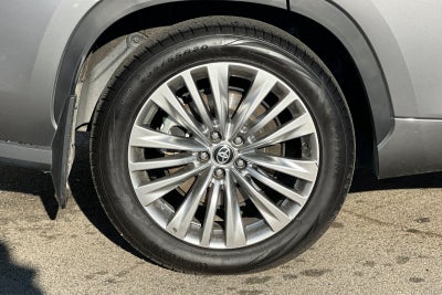 2026 Toyota Highlander Hybrid Platinum