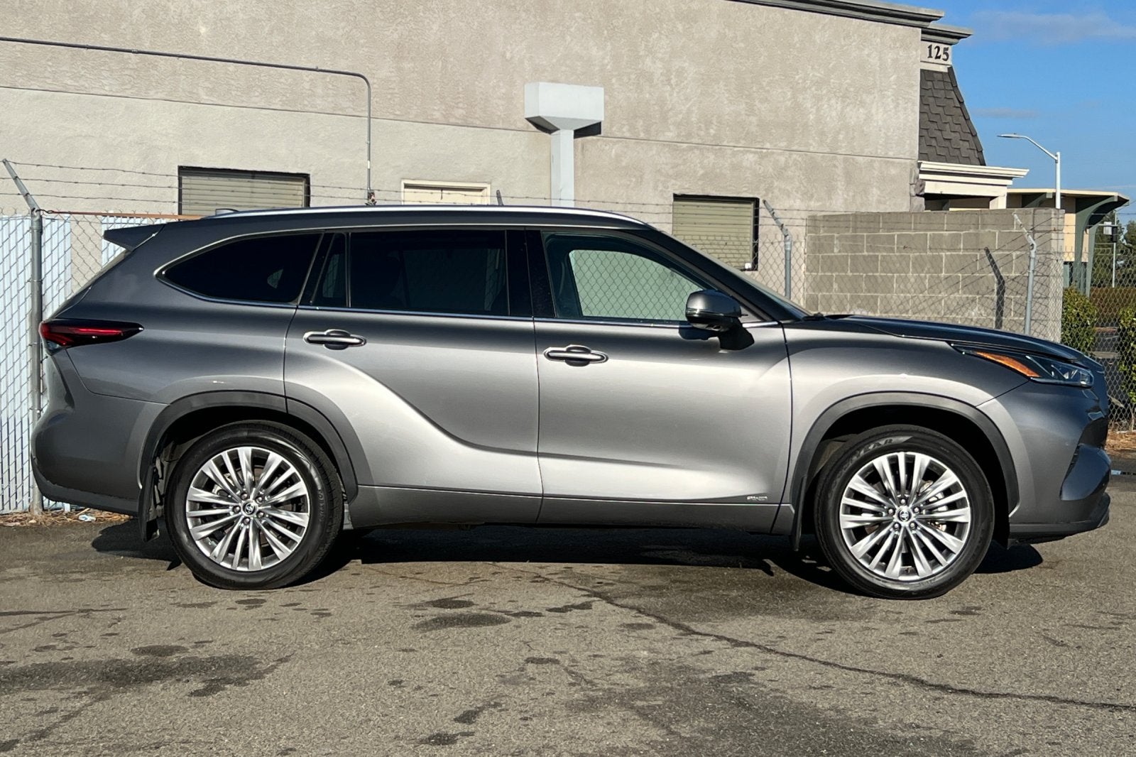 2026 Toyota Highlander Hybrid Platinum
