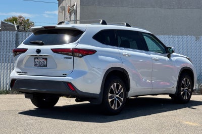 2022 Toyota Highlander Hybrid XLE