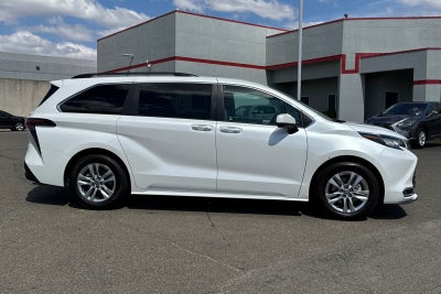 2023 Toyota Sienna XLE