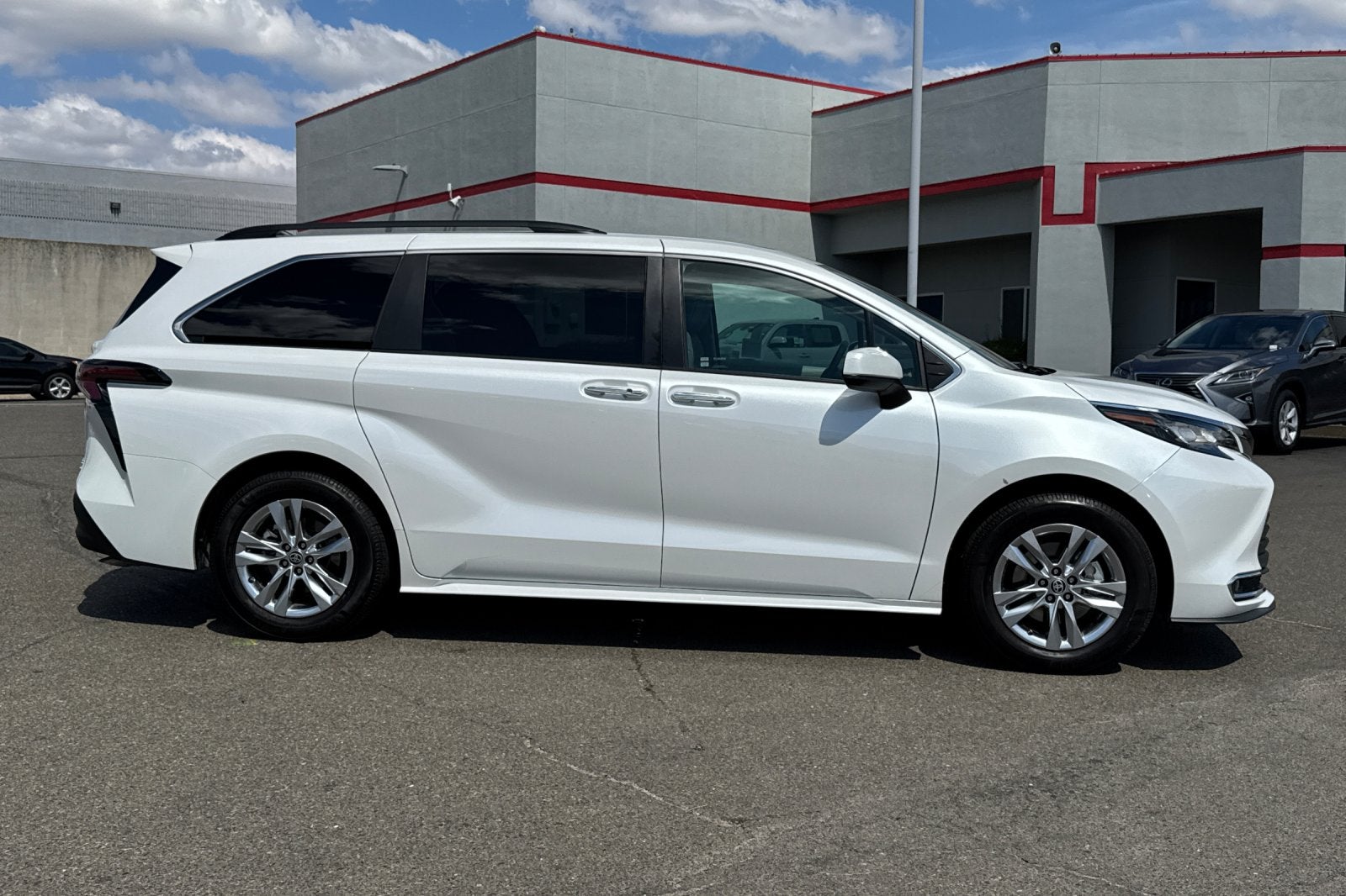 2023 Toyota Sienna XLE