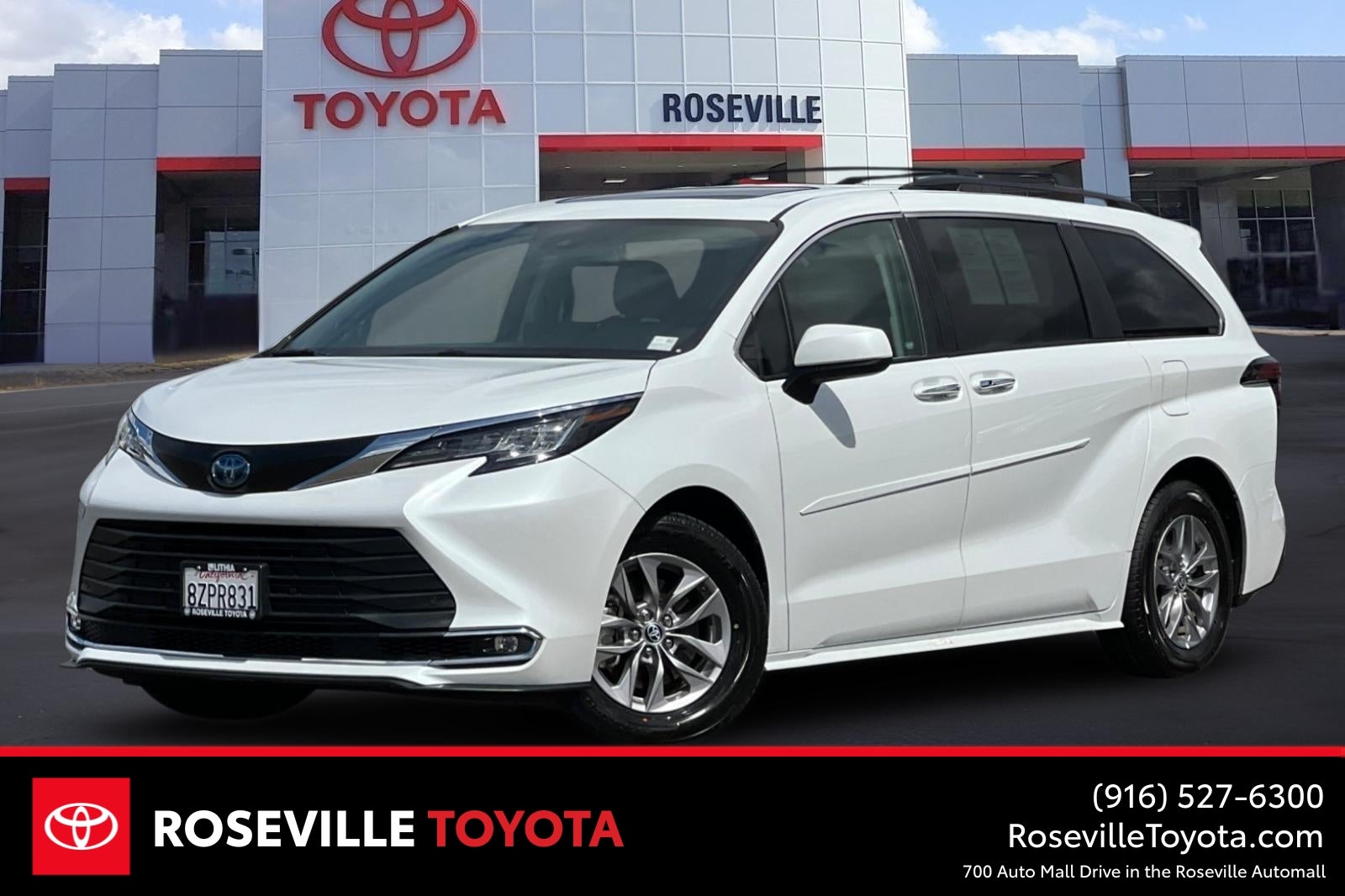 2022 Toyota Sienna XLE 8-Passenger Hybrid FWD's photo