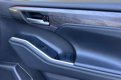 2025 Toyota Highlander Platinum