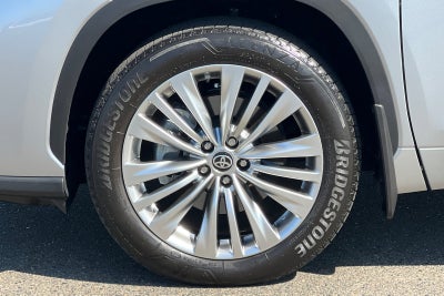 2025 Toyota Highlander Platinum