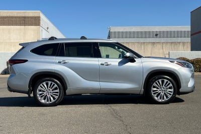 2025 Toyota Highlander Platinum