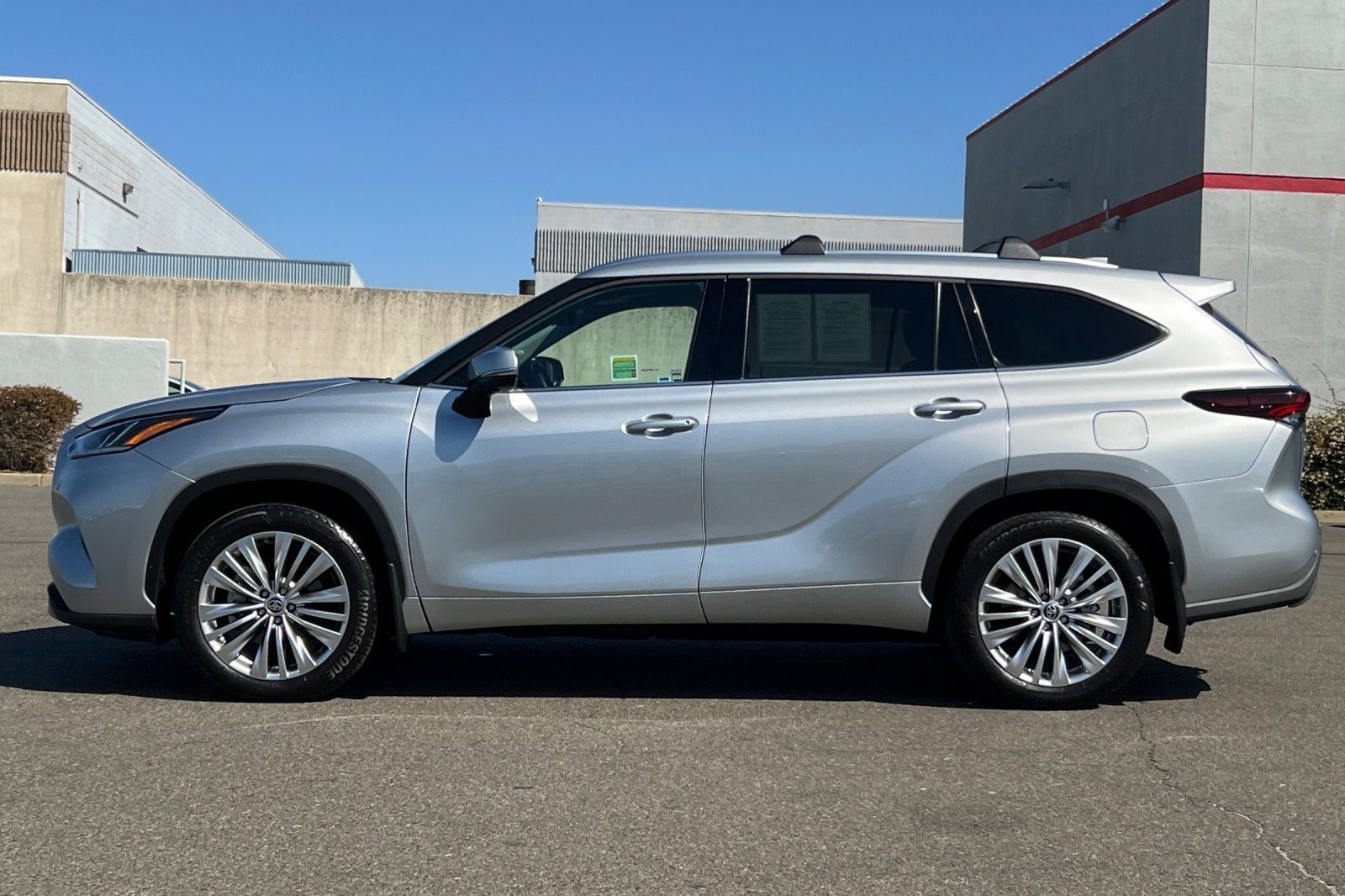 2025 Toyota Highlander Platinum