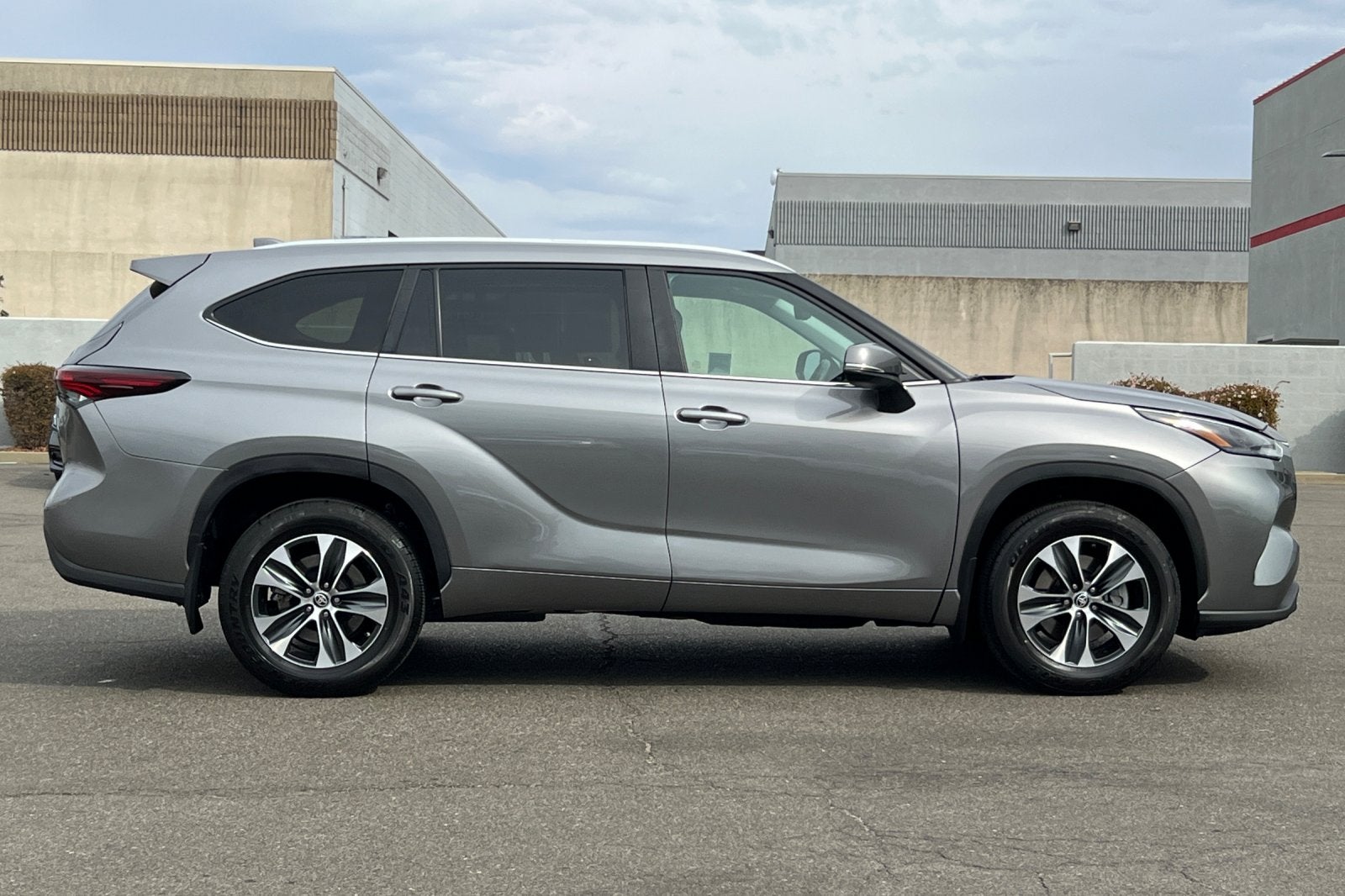 2025 Toyota Highlander XLE