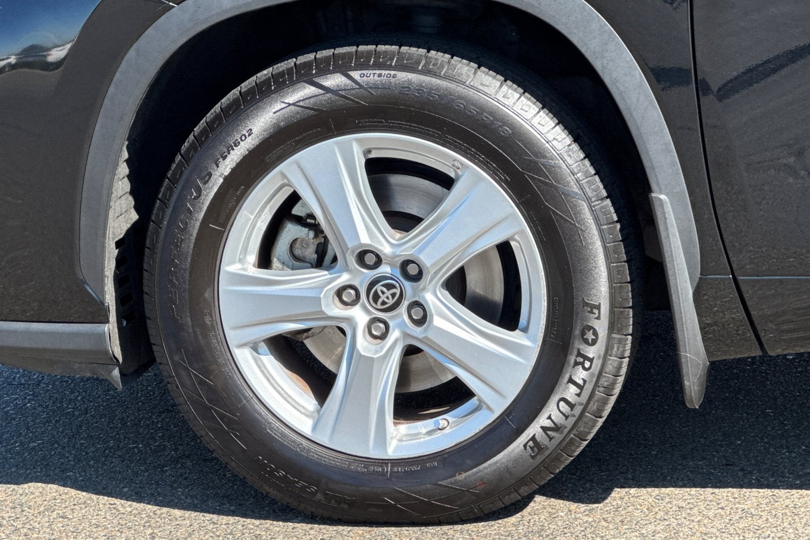 2024 Toyota Highlander LE