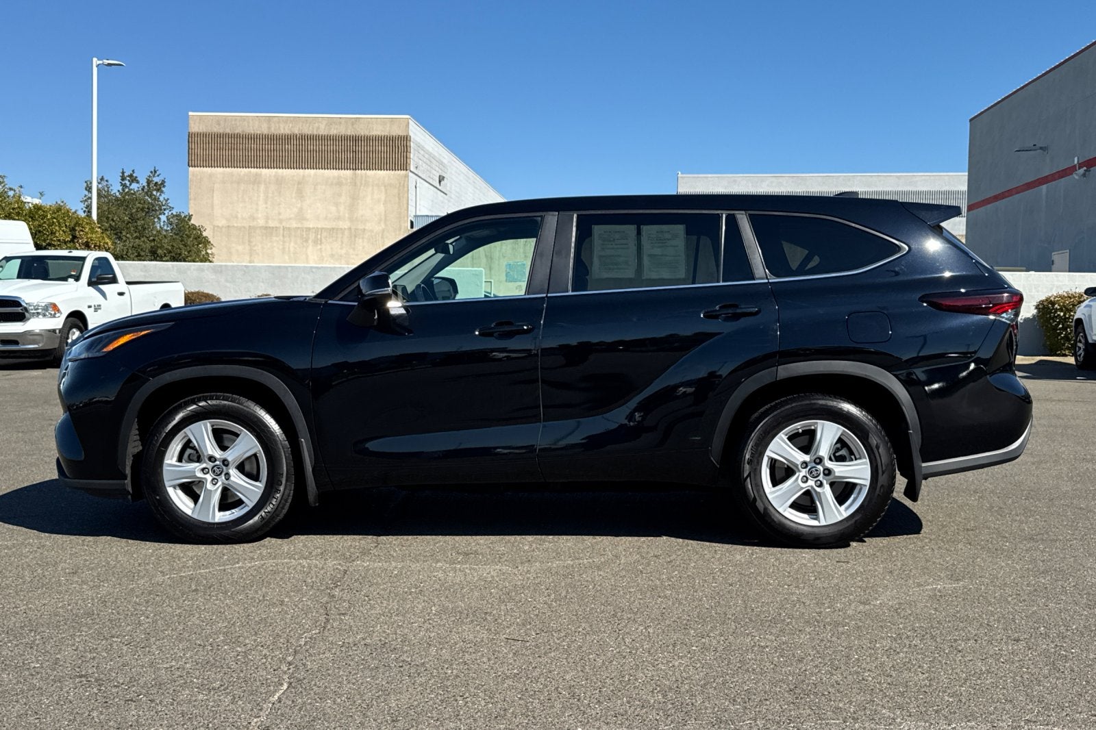 2024 Toyota Highlander LE