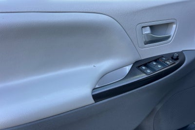 2016 Toyota Sienna LE