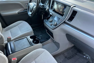 2016 Toyota Sienna LE
