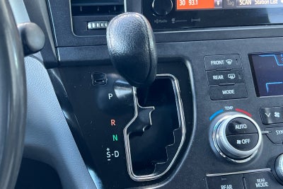 2016 Toyota Sienna LE