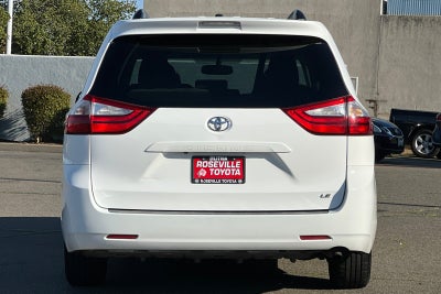 2016 Toyota Sienna LE
