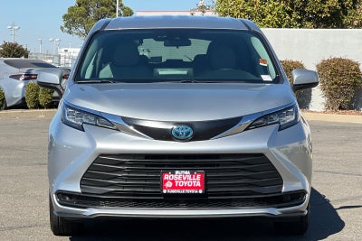 2022 Toyota Sienna LE