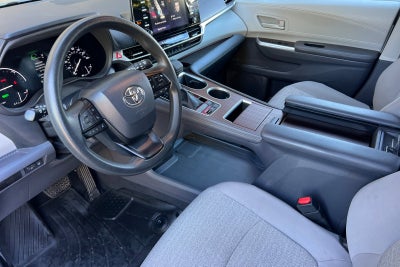 2022 Toyota Sienna LE
