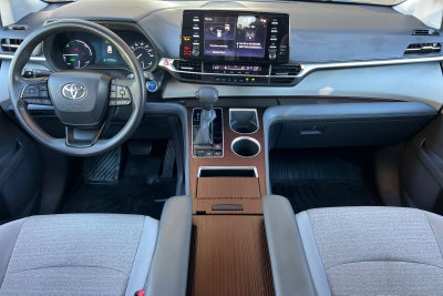 2022 Toyota Sienna LE