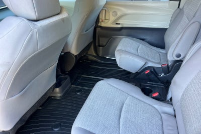 2022 Toyota Sienna LE