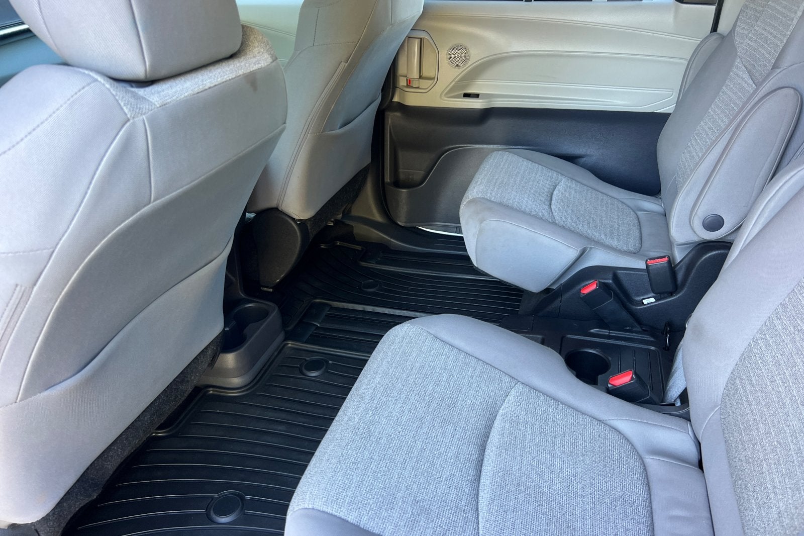 2022 Toyota Sienna LE