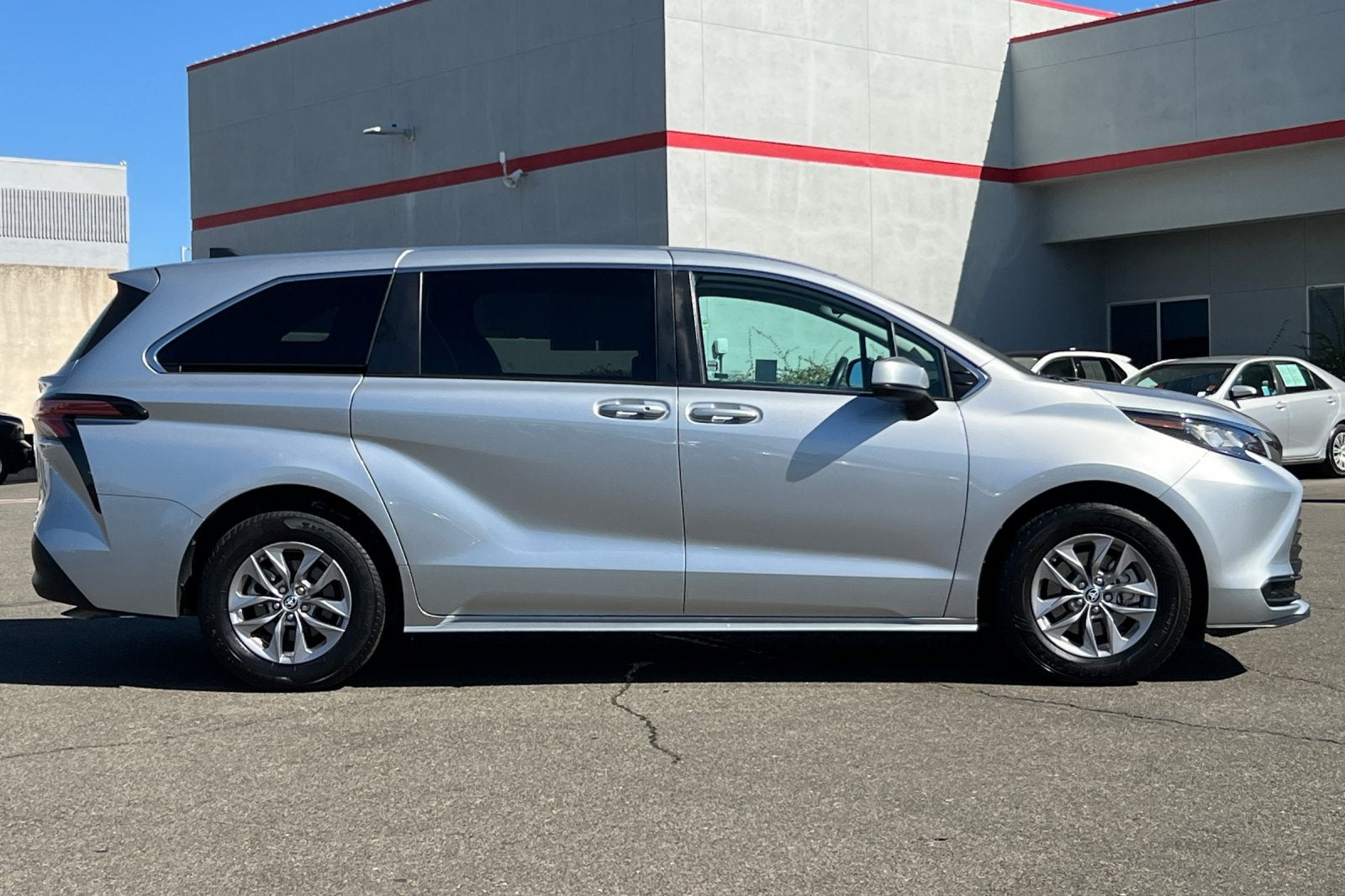 2022 Toyota Sienna LE