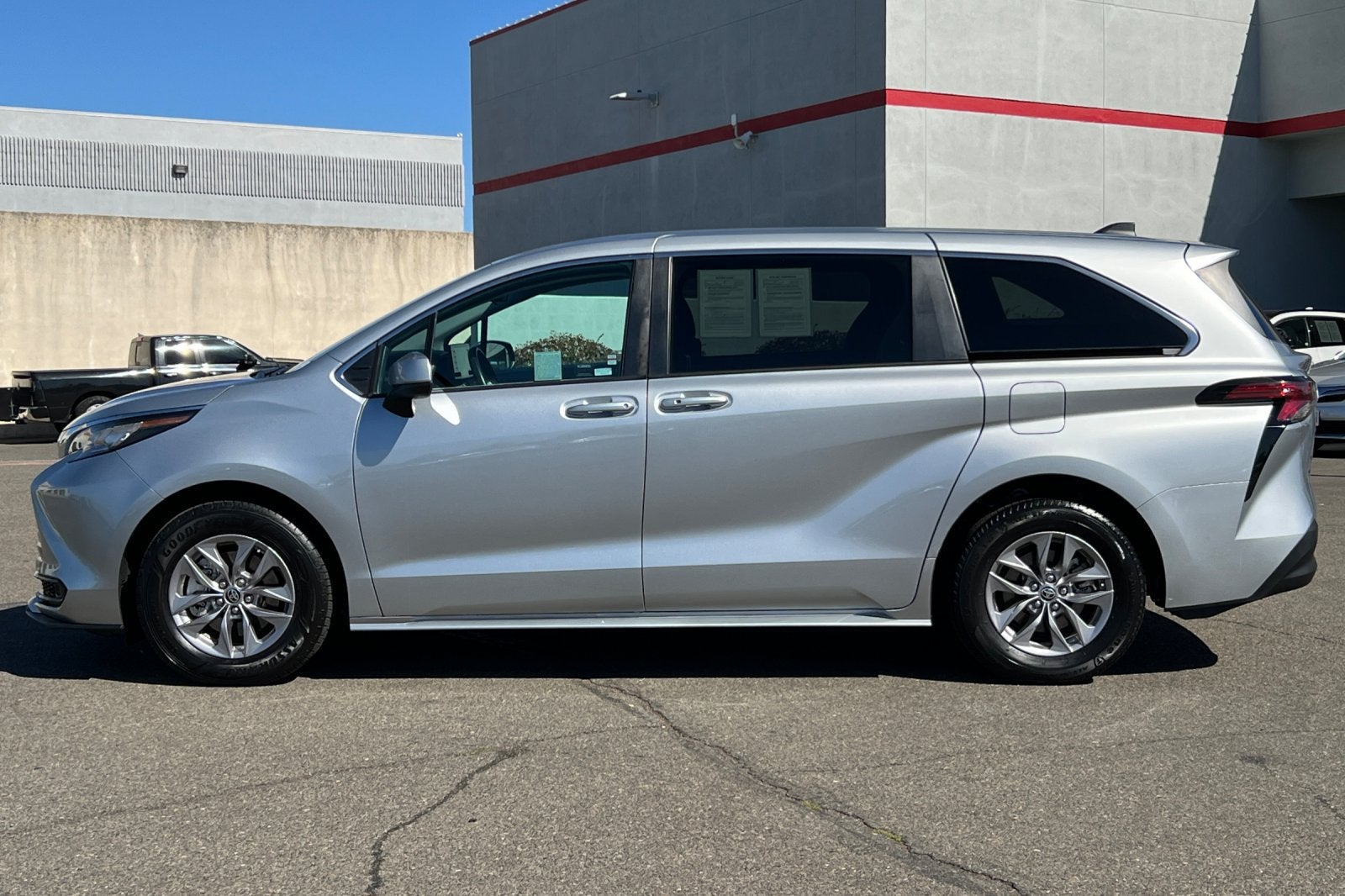 2022 Toyota Sienna LE
