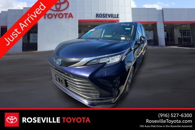 2023 Toyota Sienna LE