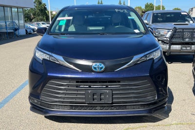 2023 Toyota Sienna LE
