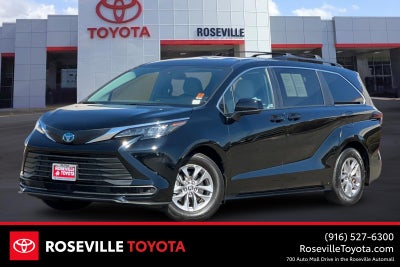 2025 Toyota Sienna LE