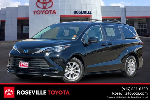 2025 Toyota Sienna LE