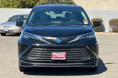 2025 Toyota Sienna LE